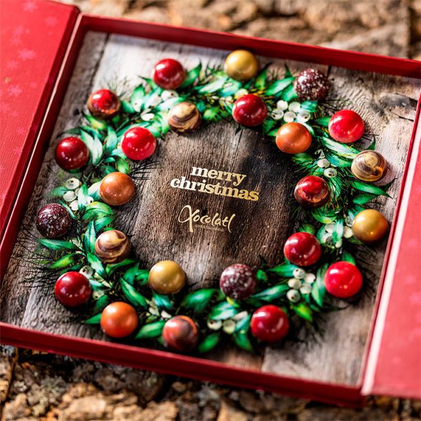 Smuk juleæske med 24 fyldte chokolader fra Xocolatl