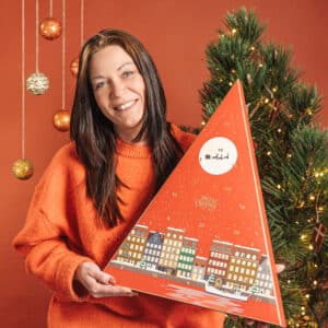 Julekalenderen til chokolade & marcipan-elskeren fra Cocoture i rød æske - 270g